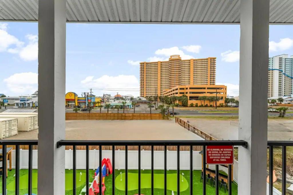 Juicy Vibes Pool Golf Grill Bar Games Near * Panama City Beach