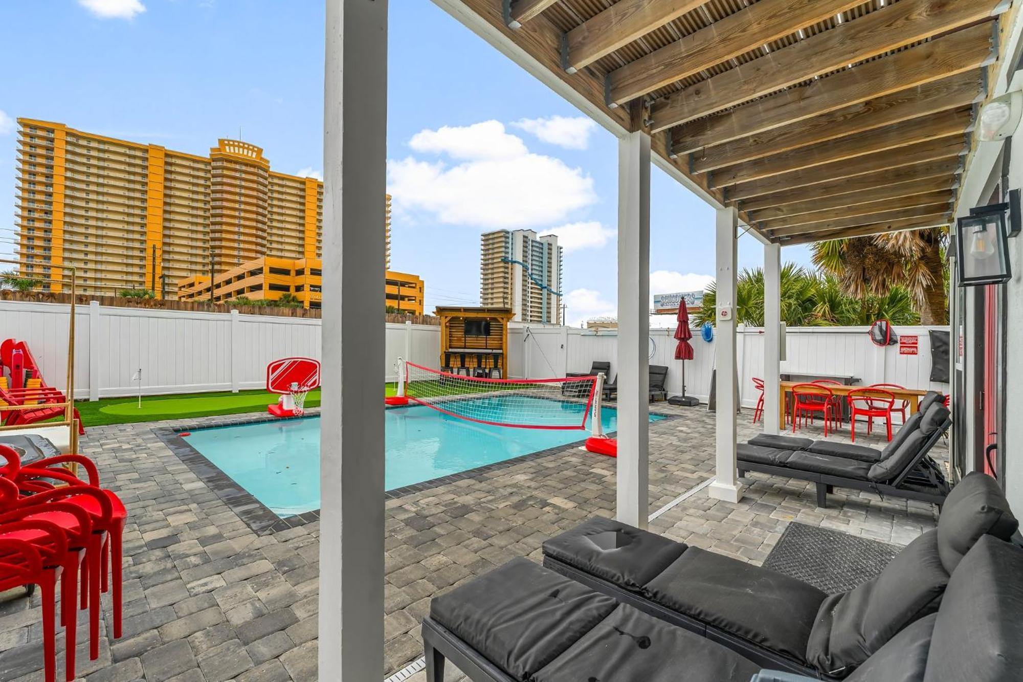 Juicy Vibes Pool Golf Grill Bar Games Near Apartment