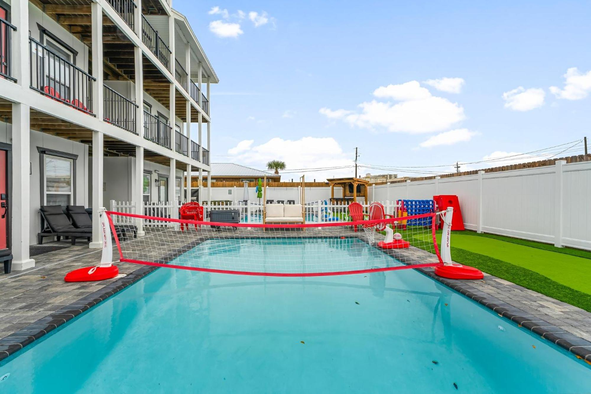 Juicy Vibes Pool Golf Grill Bar Games Near Panama City Beach
