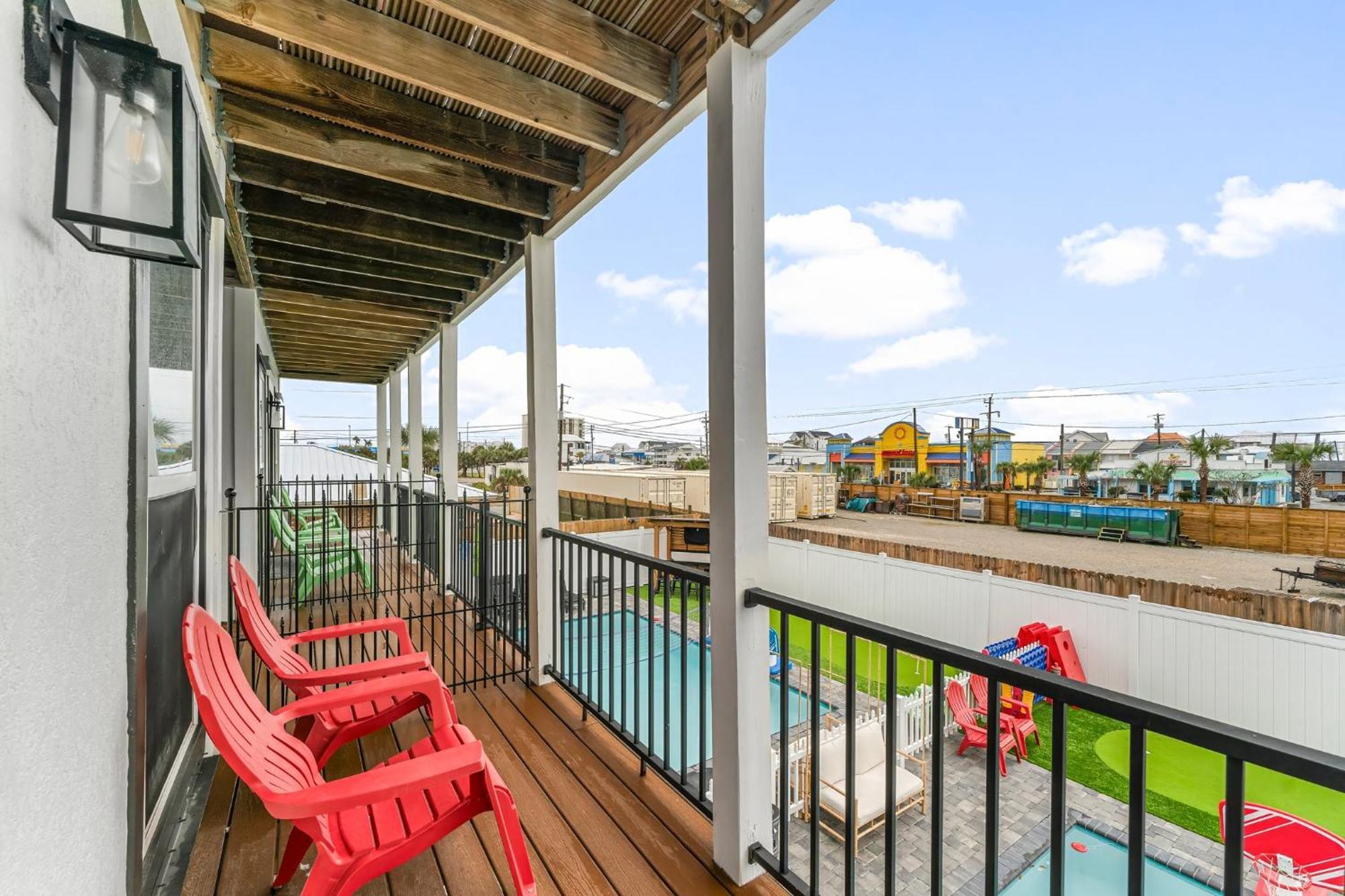 Juicy Vibes Pool Golf Grill Bar Games Near Apartment Panama City Beach